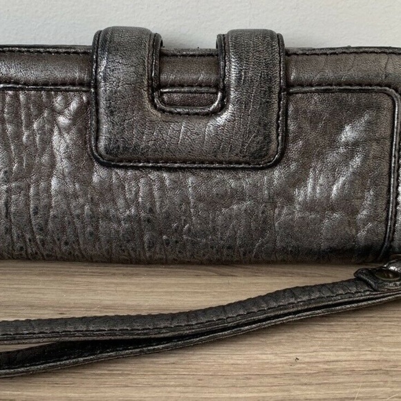 Gerard Darel leather wallet/wristlet Silver *RARE* - Picture 2 of 6